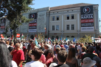 The Day of Truth has come – over 25 000 Hungarians have protested in front of the Székely Mikó High School Building in Sf. Gheorghe The Day of Truth has come – over 25 000 Hungarians have protested in front of the Székely Mikó High School Building in Sf. Gheorghe